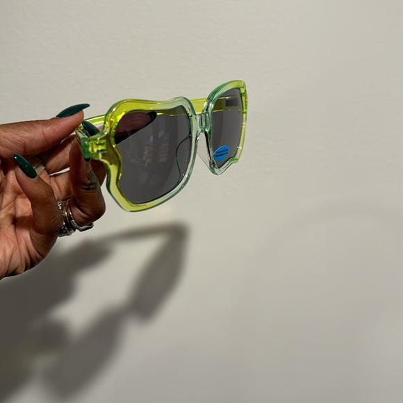 Sunnies - Picture 9 of 10